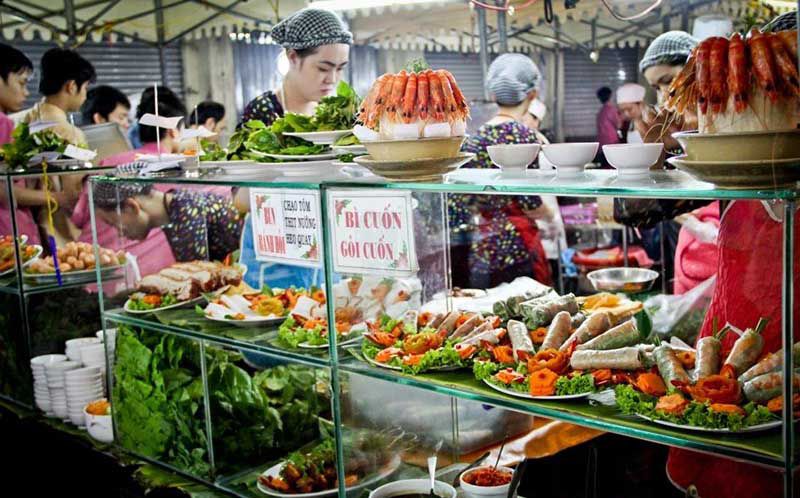 ben thanh night market food stalls
